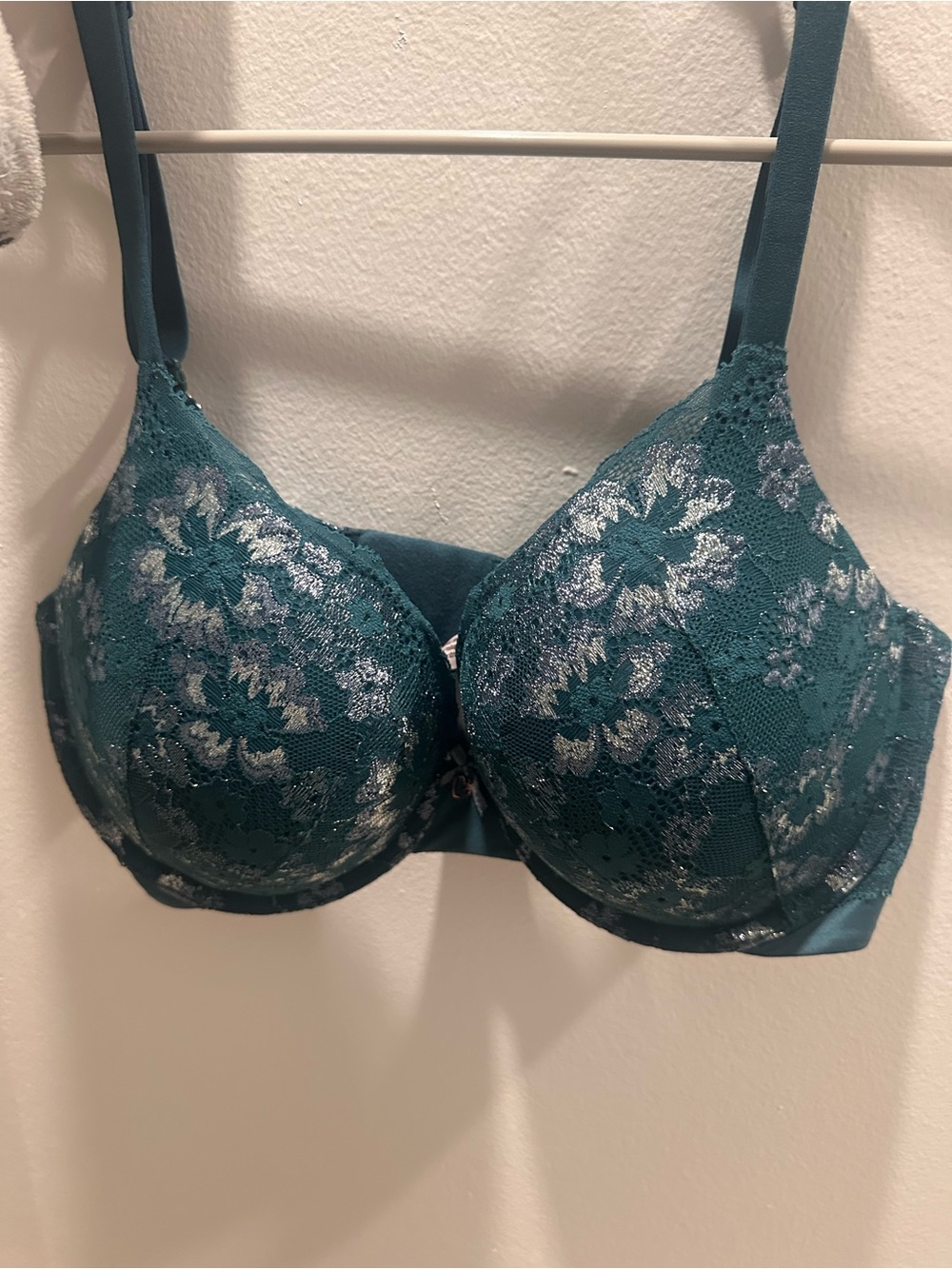 Victoria Secret Teal Lace Underwire Bra - 34DD, NWT, never worn
